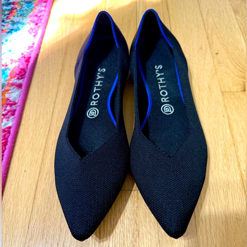 Like new Rothy’s the point in black